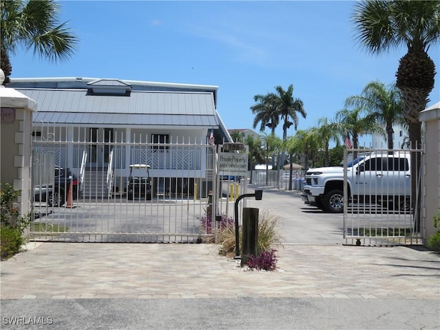 705 11th St S, Naples, FL 34102