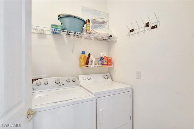 10020 Sky View Way Unit 905, Fort Myers, FL 33913 - laundry room with washing machine and dryer