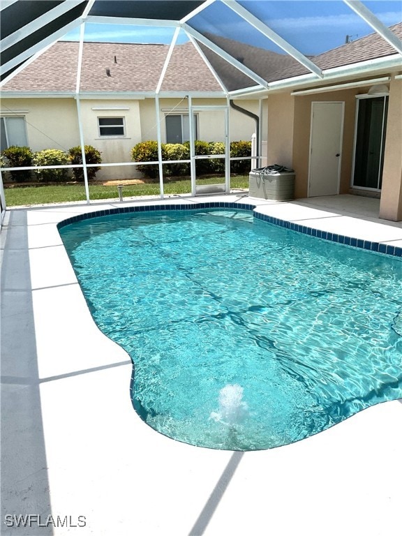 86 Pinehurst Pl, Rotonda West, FL 33947 - swimming pool with a patio area and a lanai