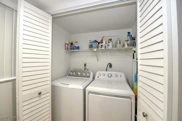 929 Collier Ct Unit B401, Marco Island, FL 34145 - laundry room featuring washer and dryer