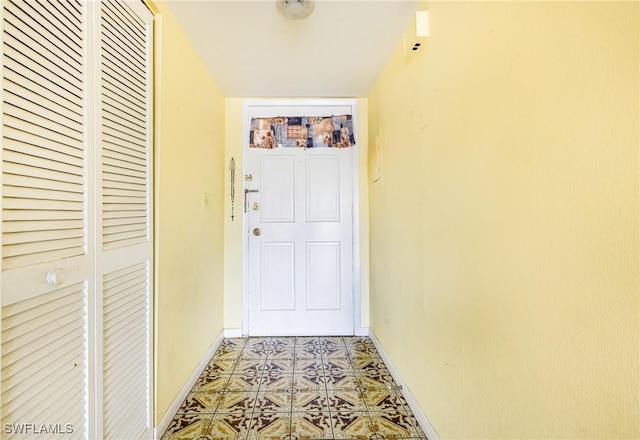 4900 Biscayne Dr Unit 14, Naples, FL 34112 - entryway with baseboards