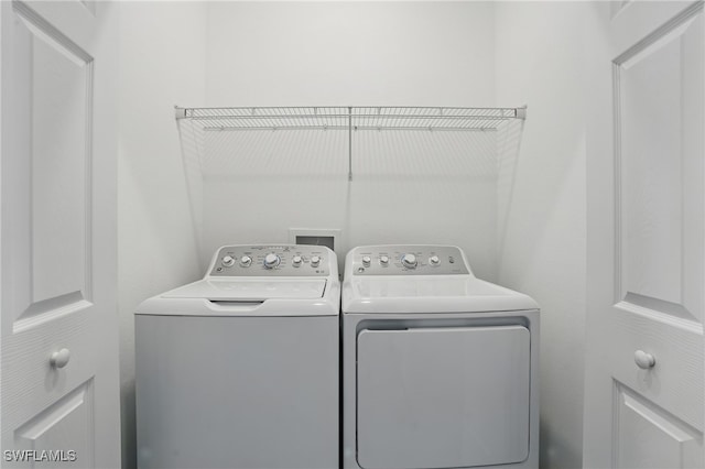 2810 Blossom Way, Naples, FL 34120 - laundry room featuring washer and clothes dryer