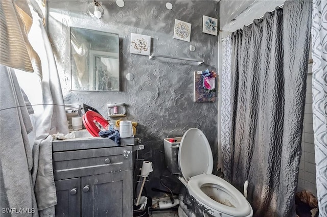 full bathroom with vanity, toilet, and a shower with shower curtain