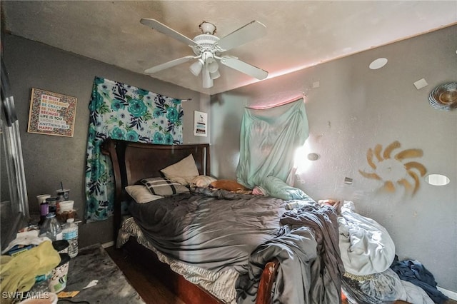 bedroom with a ceiling fan