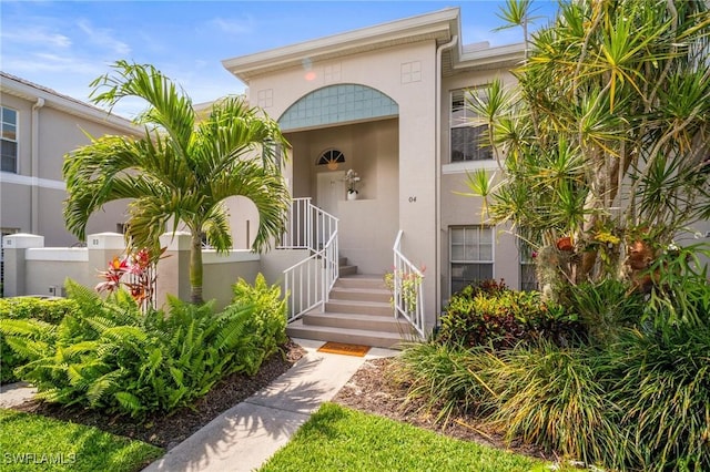 1771 Bermuda Greens Blvd Unit O4, Naples, FL 34110 - entrance to property with stucco siding