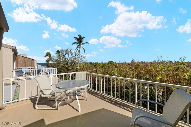 200 Periwinkle Way Unit 319, Sanibel, FL 33957 - view of balcony