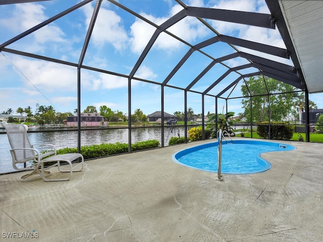 333 SE 33rd Ter, Cape Coral, FL 33904 - swimming pool with a patio, a water view, and a lanai