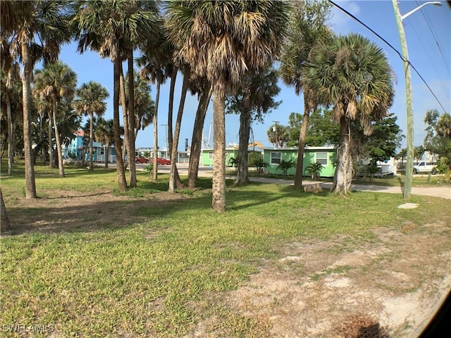 1180 Main St Unit 6, Fort Myers Beach, FL 33931 - view of property's community featuring a lawn