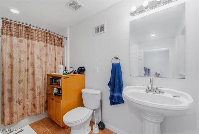 434 Leawood Cir, Naples, FL 34104 - full bathroom featuring toilet, a shower with curtain, tile patterned floors, and baseboards