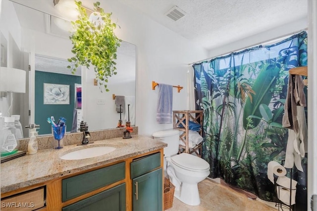 434 Leawood Cir, Naples, FL 34104 - full bath featuring vanity, toilet, a textured ceiling, tile patterned flooring, and a shower with curtain