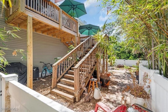 434 Leawood Cir, Naples, FL 34104 - view of exterior entry with a balcony