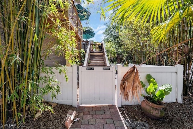 434 Leawood Cir, Naples, FL 34104 - gate with stairway