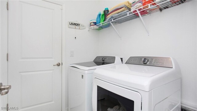 17811 Palmetto Pass Ln, Punta Gorda, FL 33982 - laundry area featuring washing machine and clothes dryer