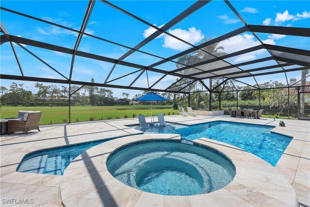 4701 Oak Leaf Dr, Naples, FL 34119 - view of swimming pool with a patio area, a pool with connected hot tub, and a lanai