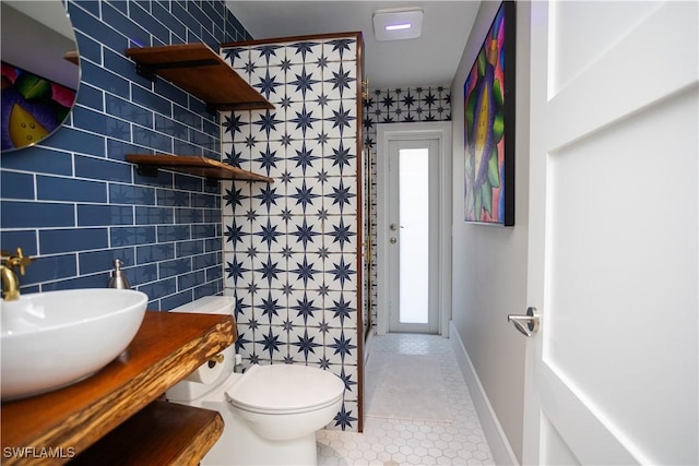 5880 Shady Oaks Ln, Naples, FL 34119 - bathroom with tile walls, tile patterned floors, toilet, vanity, and baseboards