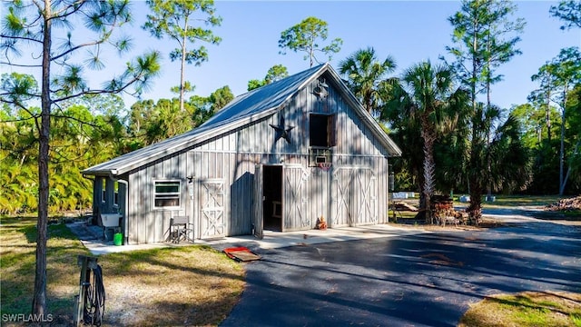 5880 Shady Oaks Ln, Naples, FL 34119 - view of barn