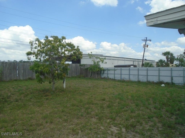 2956 Powell St, Fort Myers, FL 33901 - view of yard