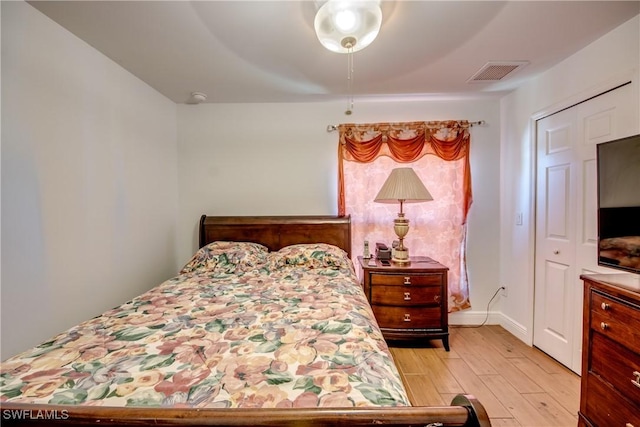 141 SW 39th St, Cape Coral, FL 33914 - bedroom featuring light wood-type flooring, baseboards, and a ceiling fan