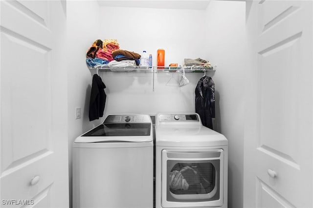 10844 Alvara Point Dr, Bonita Springs, FL 34135 - laundry room with washing machine and dryer