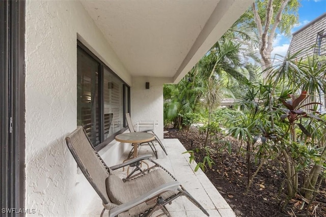 5964 Pelican Bay Blvd Unit 415, Naples, FL 34108 - view of patio / terrace