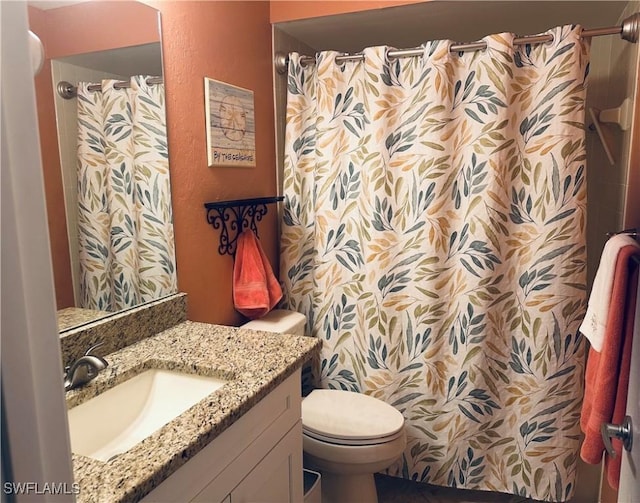 11460 Caravel Cir Unit 5009, Fort Myers, FL 33908 - full bath featuring vanity, toilet, and a shower with shower curtain