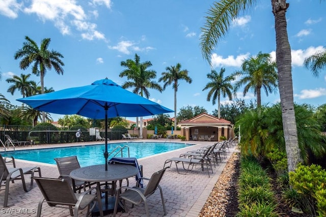 6900 Huntington Lakes Cir Unit 102, Naples, FL 34119 - community pool with a patio area