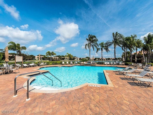 6900 Huntington Lakes Cir Unit 102, Naples, FL 34119 - community pool with a patio area