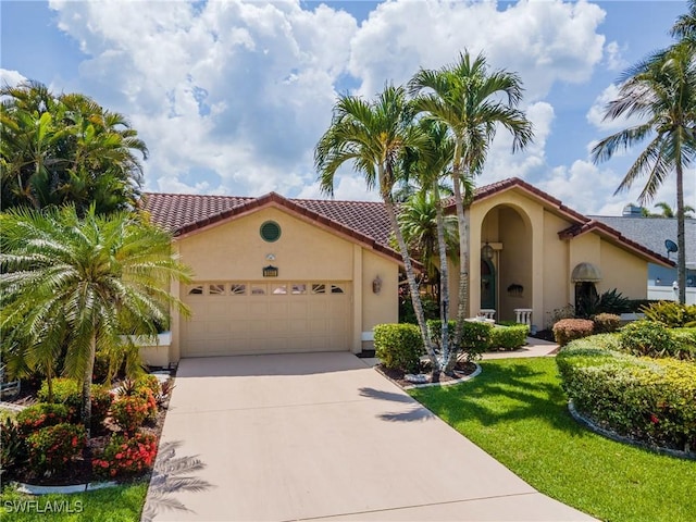 8866 Banyan Cv, Fort Myers, FL 33919 - photo 3