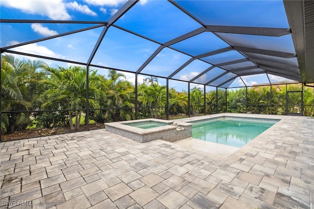 2110 SW 52nd Ter, Cape Coral, FL 33914 - view of swimming pool featuring a pool with connected hot tub, a patio area, and a lanai