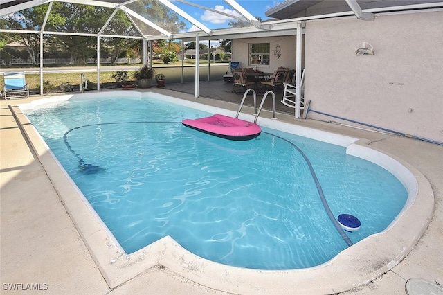 19006 Flamingo Rd, Fort Myers, FL 33967 - swimming pool featuring a patio and a lanai