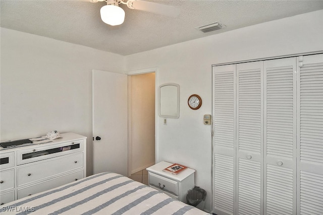 19006 Flamingo Rd, Fort Myers, FL 33967 - bedroom with a closet and a textured ceiling