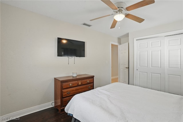 426 Chestnut Ave NW, Port Charlotte, FL 33952 - bedroom with baseboards, a closet, dark wood-style flooring, and a ceiling fan