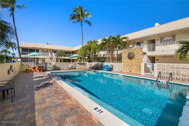 909 SE 46th Ln Unit 104, Cape Coral, FL 33904 - view of community pool