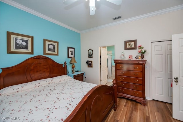 1115 Comet Ave, Labelle, FL 33935 - bedroom featuring crown molding, wood finished floors, a closet, and a ceiling fan