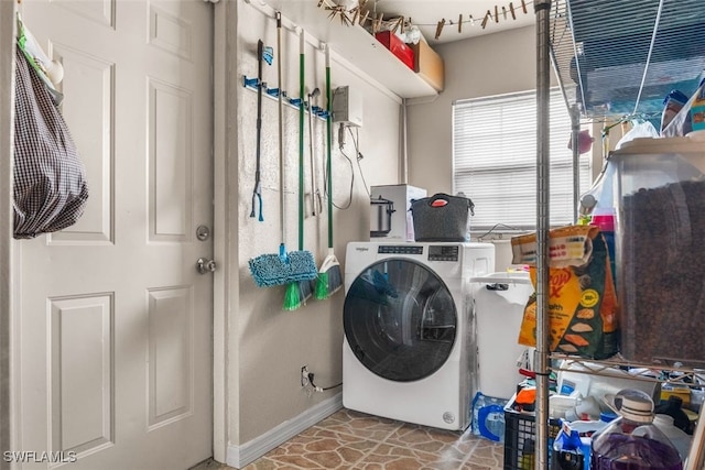 1154 4th Way N, Fort Myers, FL 33903 - laundry area with washer / clothes dryer and baseboards
