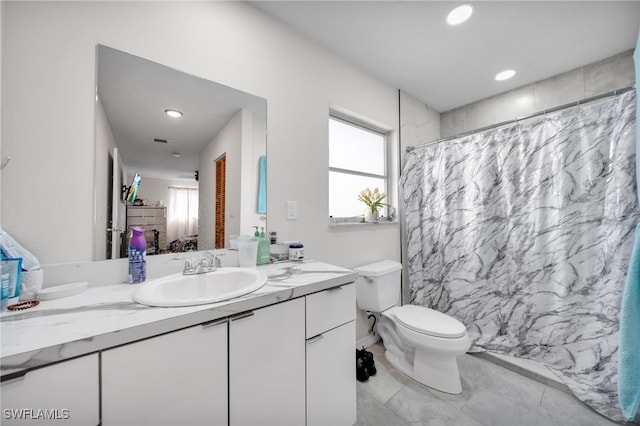 14260 Mcgregor Blvd, Fort Myers, FL 33919 - bathroom with vanity, toilet, curtained shower, and recessed lighting