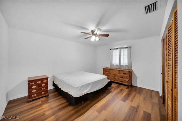 14260 Mcgregor Blvd, Fort Myers, FL 33919 - bedroom with wood finished floors, baseboards, a closet, and a ceiling fan
