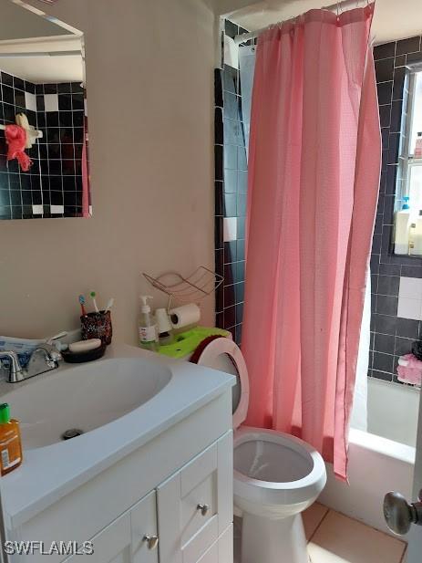 11421 Kimble Dr Unit 423, Fort Myers, FL 33908 - bathroom featuring vanity, toilet, and shower / bath combo