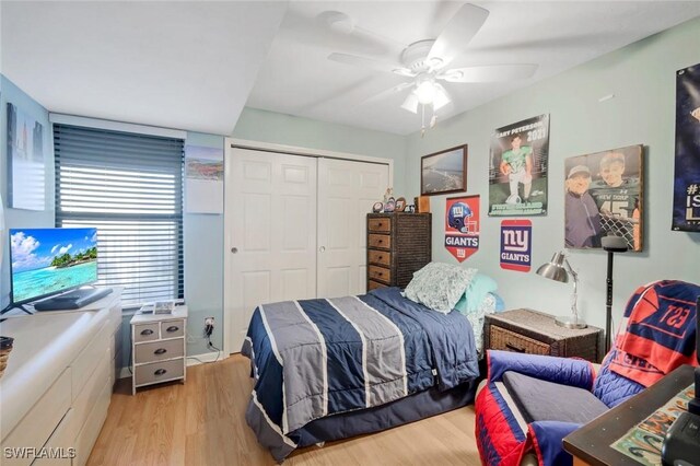 10562 Gulf Shore Dr Unit 402, Naples, FL 34108 - bedroom featuring light wood-type flooring, a closet, and ceiling fan