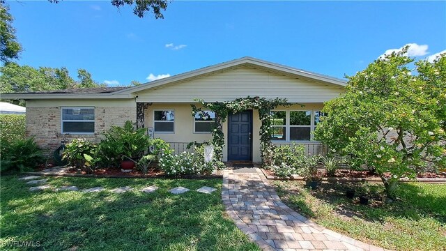 204 Flagler St, Clewiston, FL 33440 - view of front of home featuring a front yard