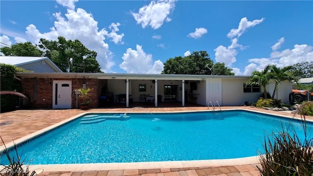 204 Flagler St, Clewiston, FL 33440 - swimming pool featuring a patio