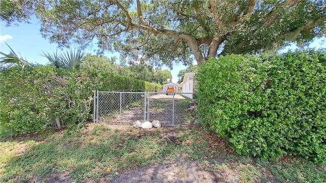 204 Flagler St, Clewiston, FL 33440 - view of gate