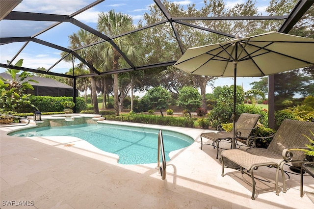 28686 San Galgano Way, Bonita Springs, FL 34135 - view of swimming pool with a patio, a pool with connected hot tub, and a lanai