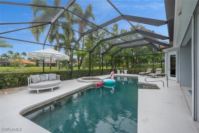 2722 Olde Cypress Dr, Naples, FL 34119 - swimming pool featuring an in-ground hot tub and a patio area