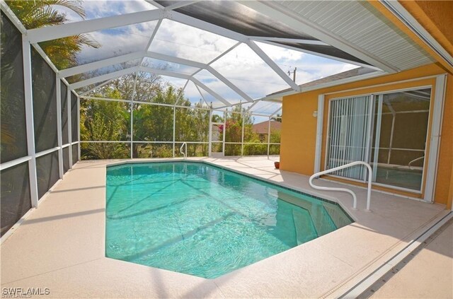1820 SW 29th Ter, Cape Coral, FL 33914 - outdoor pool with a patio area