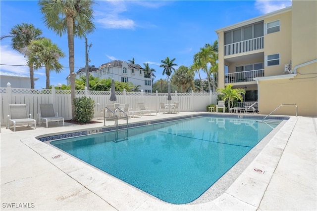 900 8th Ave S Unit 102, Naples, FL 34102 - community pool with a patio