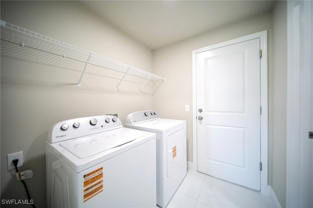 1895 Weldon Ave, Lehigh Acres, FL 33972 - laundry area featuring washing machine and clothes dryer and baseboards