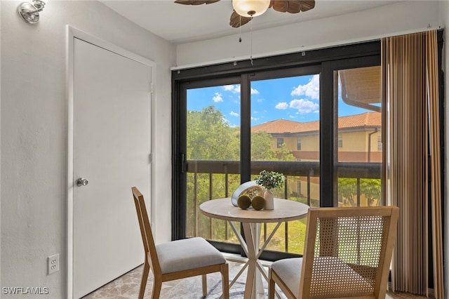 6142 Whiskey Creek Dr Unit 628, Fort Myers, FL 33919 - dining space featuring a ceiling fan