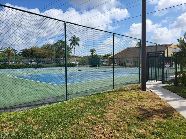 6142 Whiskey Creek Dr Unit 628, Fort Myers, FL 33919 - view of tennis court