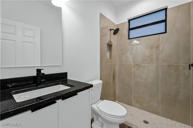 902 Magnolia Ave, Lehigh Acres, FL 33972 - full bathroom with tiled shower, toilet, and vanity